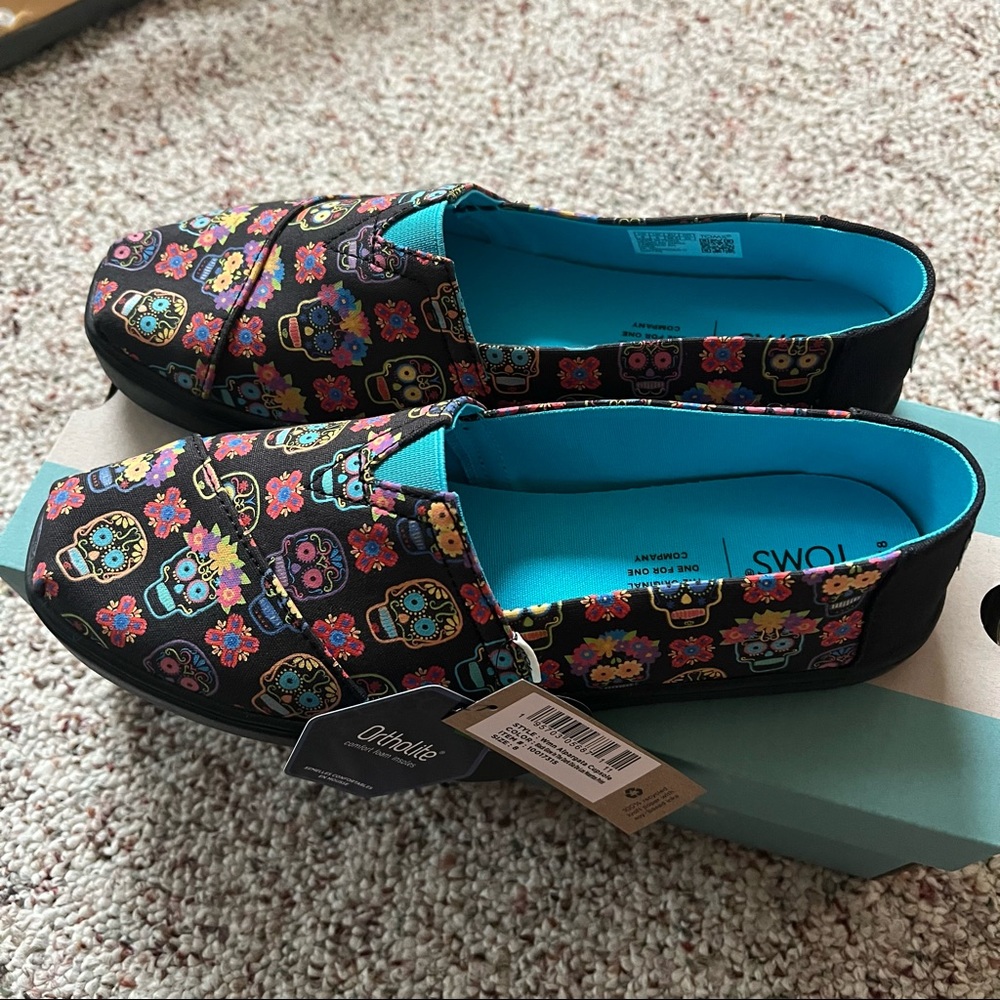 NWT Toms Alpargata Dia de los Muertos- Size 8 Womens